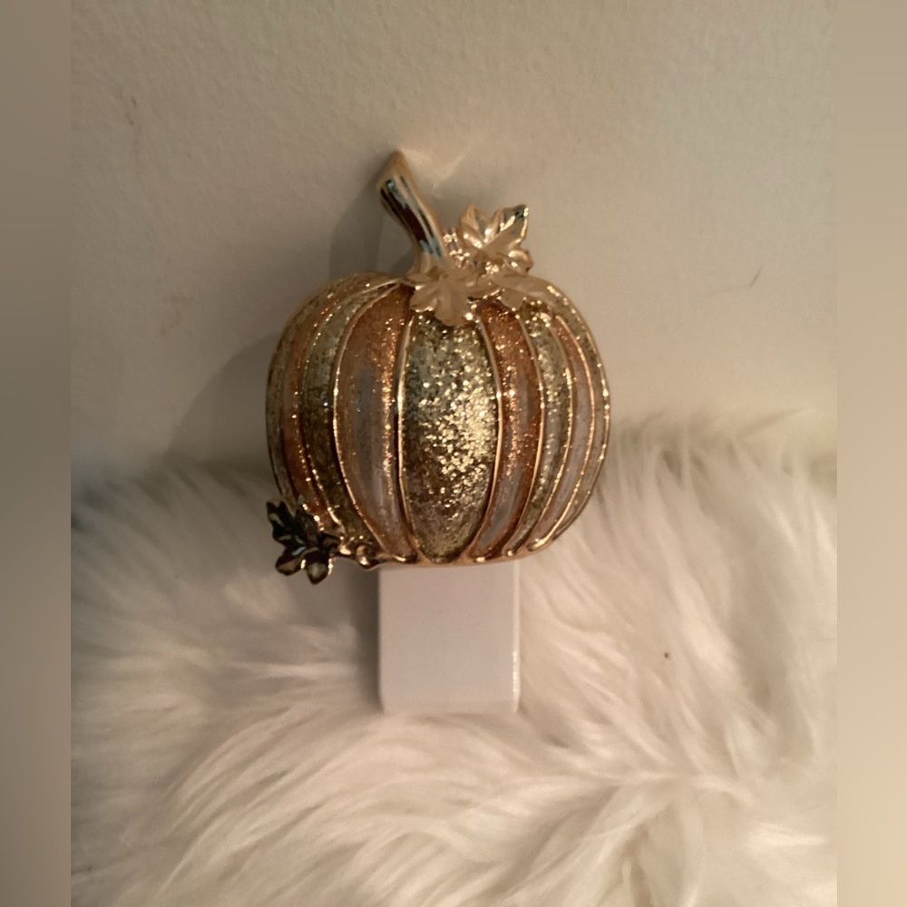 Bath and Body Works glitter pumpkin diffuser wall plug in